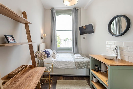 Picturesque Kensington Studio