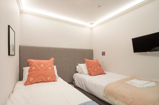 Petite Frugal Kensington Studio