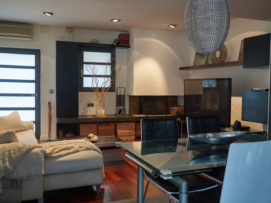 Casa con piscina, jardín, parking y bien comunicada, Barcelona
