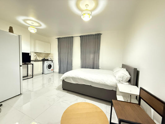 Lovely Brand New Studio East Acton W3