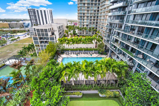 *3125**Luxury 2 Bed / 2 Bath in Midtown – Pool, Gym!