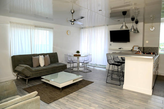 Newly Refurbed Sea View Apartment!