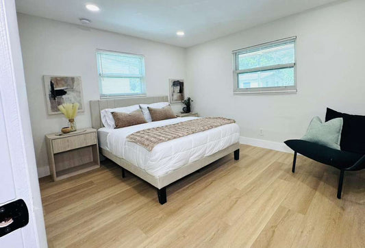 *8233* Cozy 2BR Apartment • Free Parking • Great Location