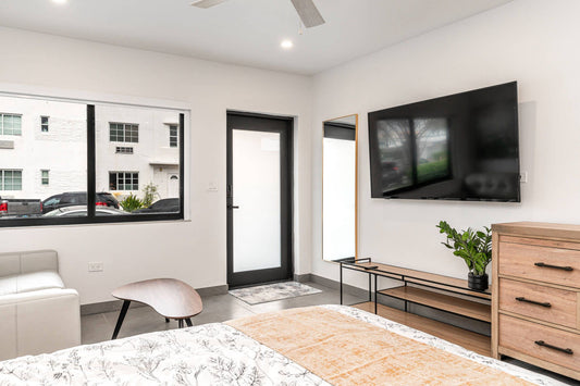 *9696**Modern Studio Apartment – Steps from Miami Beach; Near Synagogue