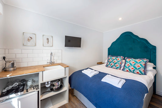 Petite Homely Kensington Studio