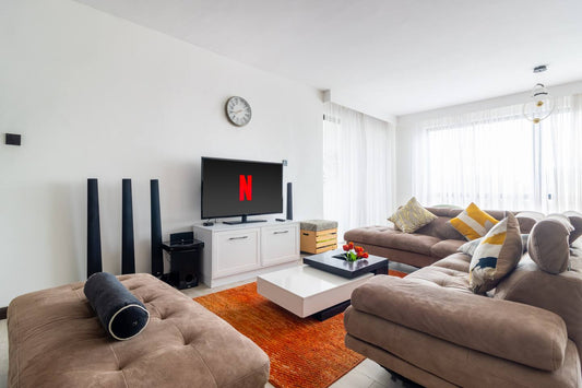 3BR Apt with Pool, Gym &  Spacious Living room
