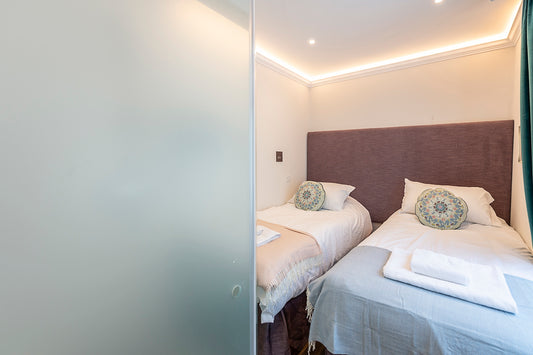 Petite Gorgeous Kensington Studio
