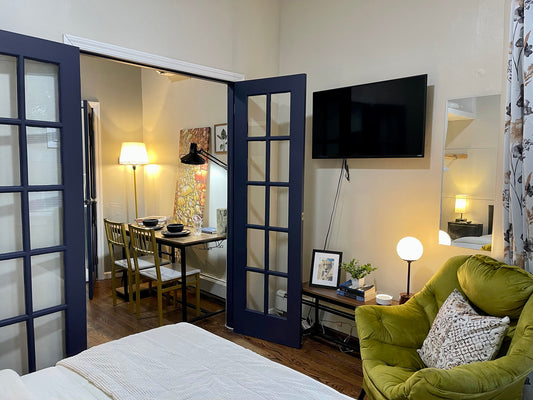 Cozy Studio Staycation - Brooklyn by train