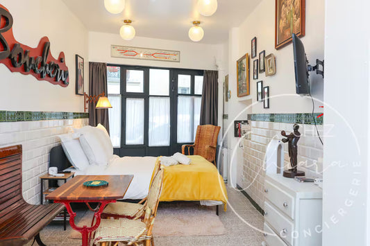 Paris Retro Bistro Escape – Authentic & Cozy │5th │ 2 people