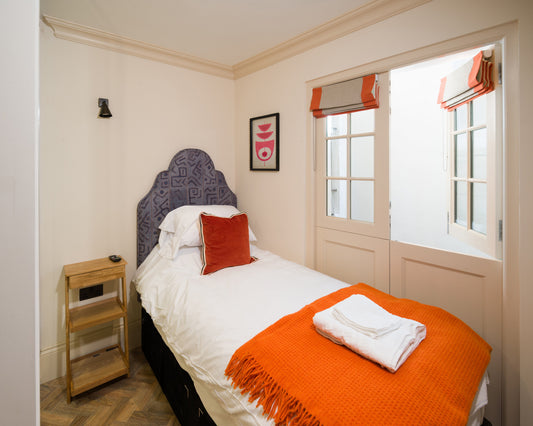 Petite Beautiful Notting Hill Studio